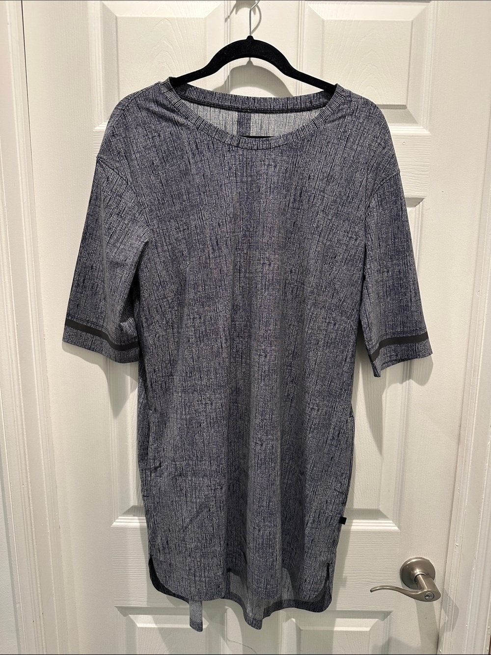 Lululemon Classic Textured Crewneck Women’s Dress in black and white Size 10